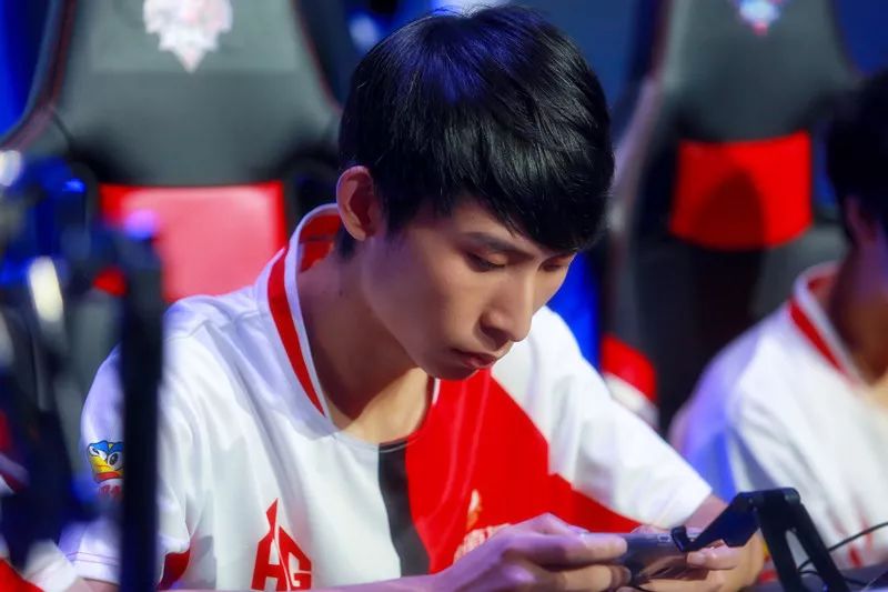 背后是攻防 背后是攻防